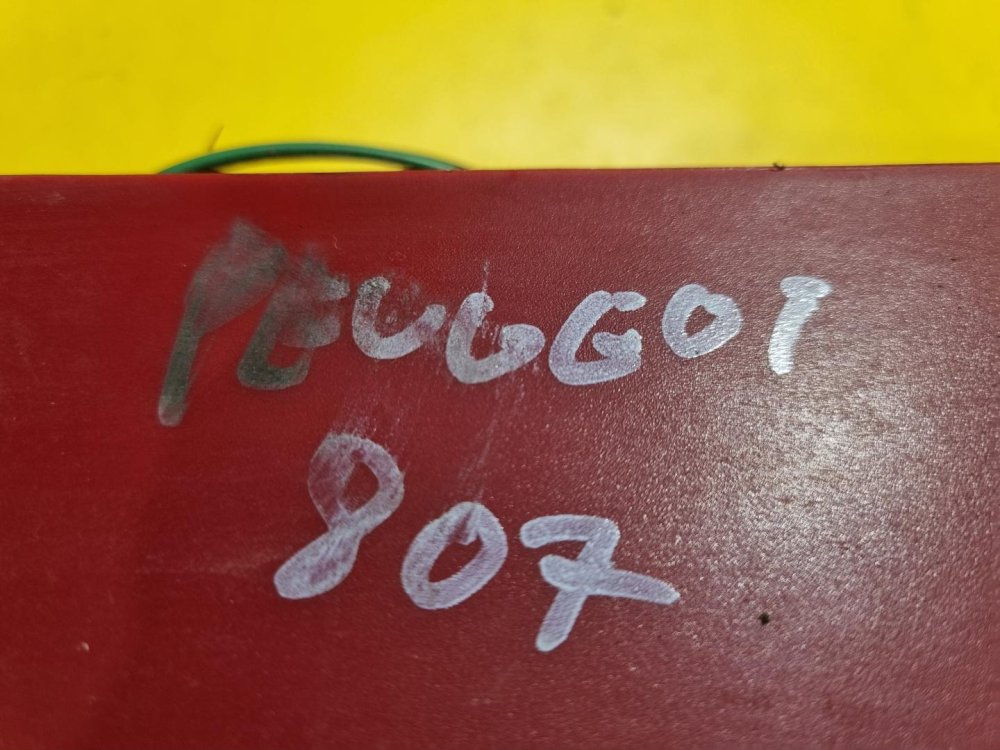 PRAVÉ ZADNÍ SVĚTLO PEUGEOT 807 - 17155