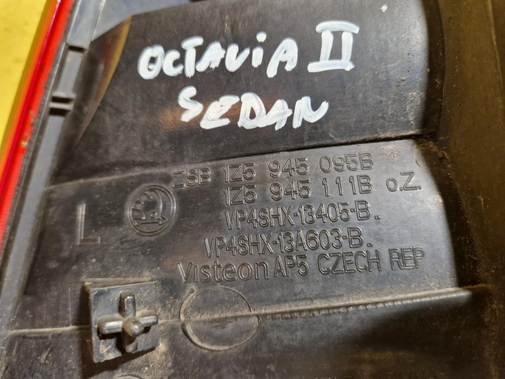 LEVÉ ZADNÍ SVĚTLO ŠKODA OCTAVIA II , LIFTBACK, FACELIFT - 18750
