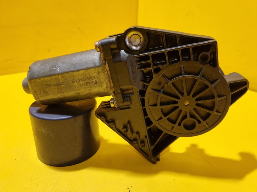 LEVÝ PŘEDNÍ MOTOREK STAHOVAČKY 0130821731 OKNA ŠKODA OCTAVIA I - 17749 LEVÝ PŘEDNÍ MOTOREK STAHOVAČKY 0130821731 OKNA ŠKODA OCTAVIA I - 17749