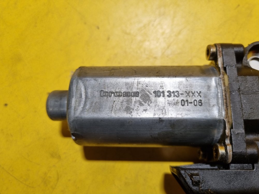 LEVÝ PŘEDNÍ MOTOREK STAHOVAČKY 0130821731 OKNA ŠKODA OCTAVIA I - 17749 LEVÝ PŘEDNÍ MOTOREK STAHOVAČKY 0130821731 OKNA ŠKODA OCTAVIA I - 17749