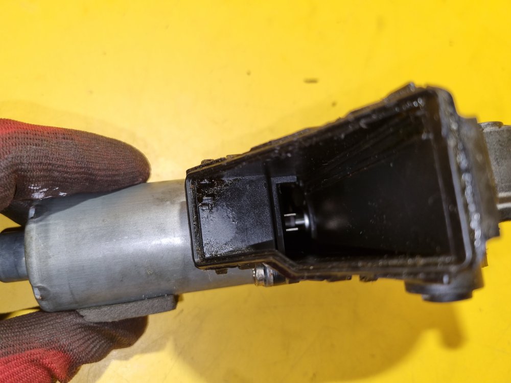 LEVÝ PŘEDNÍ MOTOREK STAHOVAČKY 0130821731 OKNA ŠKODA OCTAVIA I - 17749 LEVÝ PŘEDNÍ MOTOREK STAHOVAČKY 0130821731 OKNA ŠKODA OCTAVIA I - 17749