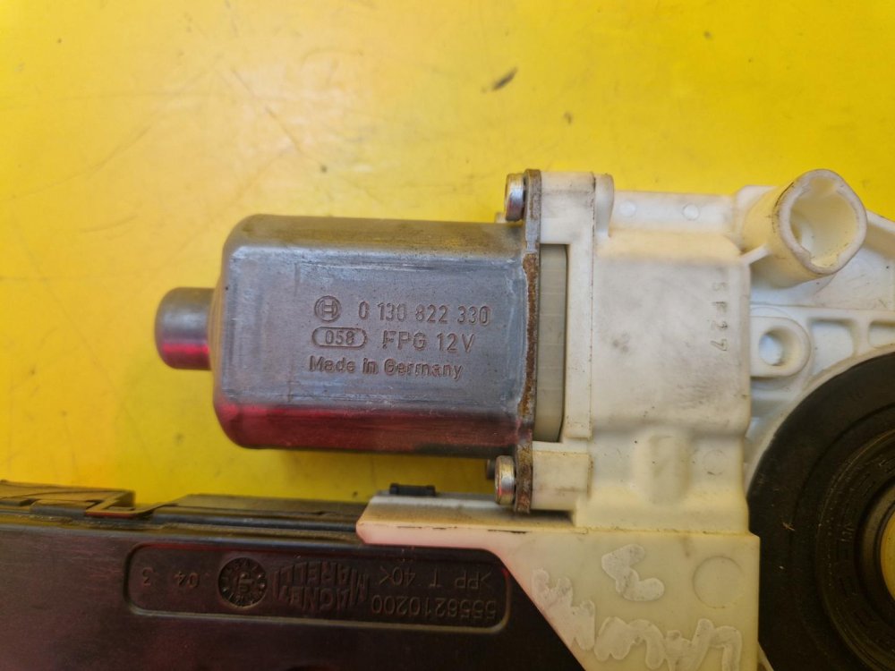 LEVÝ PŘEDNÍ MOTOREK STAHOVAČKY OKNA 807310002R - RENAULT LAGUNA III, MEGANE III - 16041