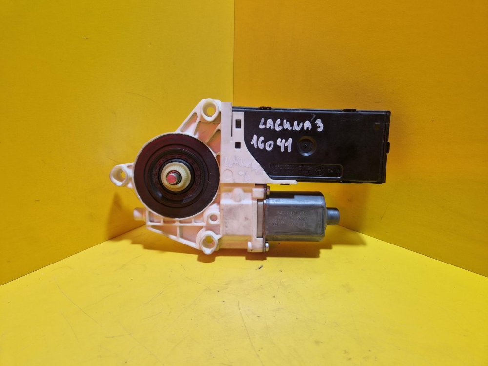 LEVÝ PŘEDNÍ MOTOREK STAHOVAČKY OKNA 807310002R - RENAULT LAGUNA III, MEGANE III - 16041