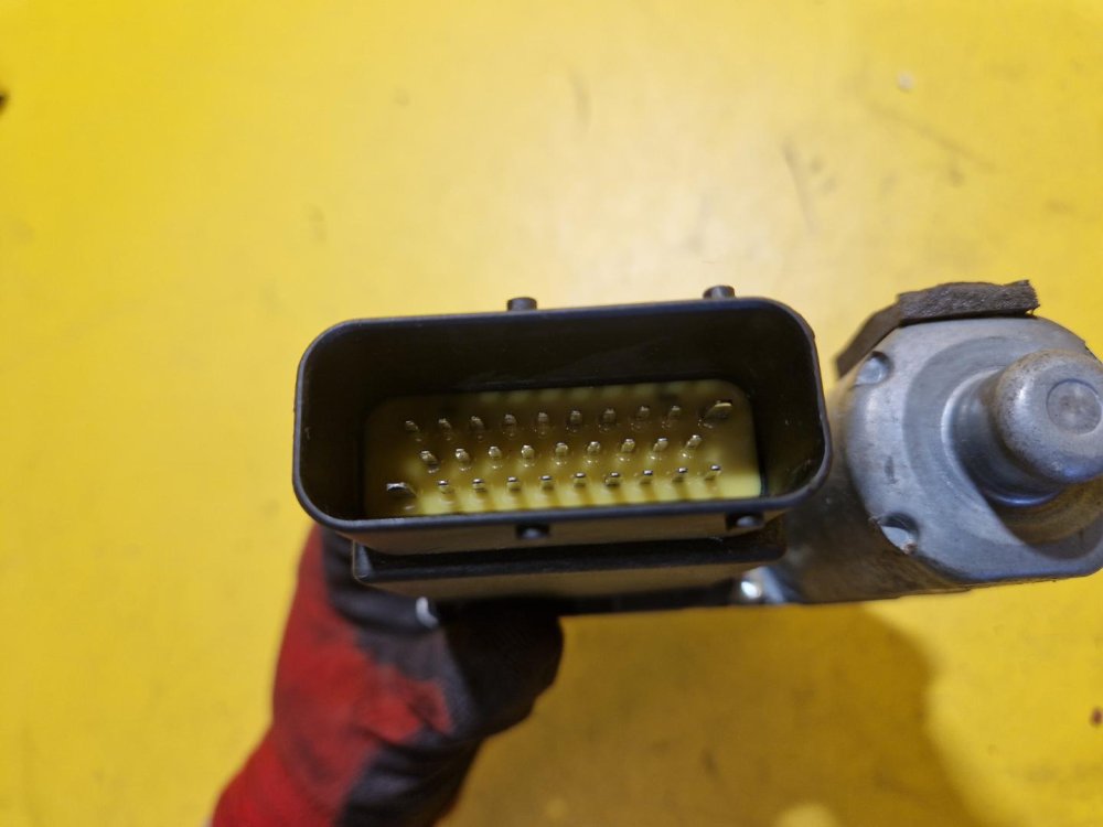 LEVÝ PŘEDNÍ MOTOREK STAHOVAČKY OKNA 130821731 S JEDNOTKOU - ŠKODA OCTAVIA I - 18248 LEVÝ PŘEDNÍ MOTOREK STAHOVAČKY OKNA 130821731 S JEDNOTKOU - ŠKODA OCTAVIA I - 18248