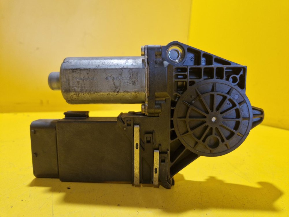 LEVÝ PŘEDNÍ MOTOREK STAHOVAČKY OKNA 130821731 S JEDNOTKOU - ŠKODA OCTAVIA I - 18248 LEVÝ PŘEDNÍ MOTOREK STAHOVAČKY OKNA 130821731 S JEDNOTKOU - ŠKODA OCTAVIA I - 18248