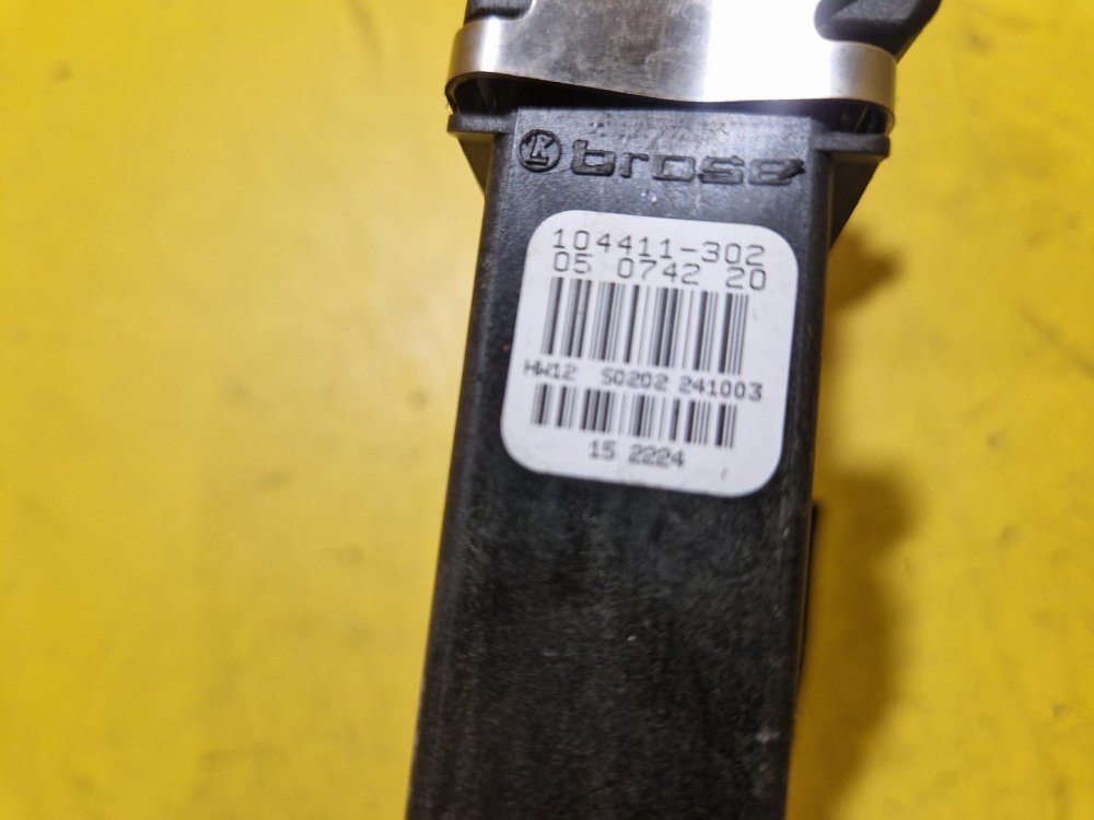 LEVÝ PŘEDNÍ MOTOREK STAHOVAČKY OKNA 130821731 S JEDNOTKOU - ŠKODA OCTAVIA I - 18248 LEVÝ PŘEDNÍ MOTOREK STAHOVAČKY OKNA 130821731 S JEDNOTKOU - ŠKODA OCTAVIA I - 18248