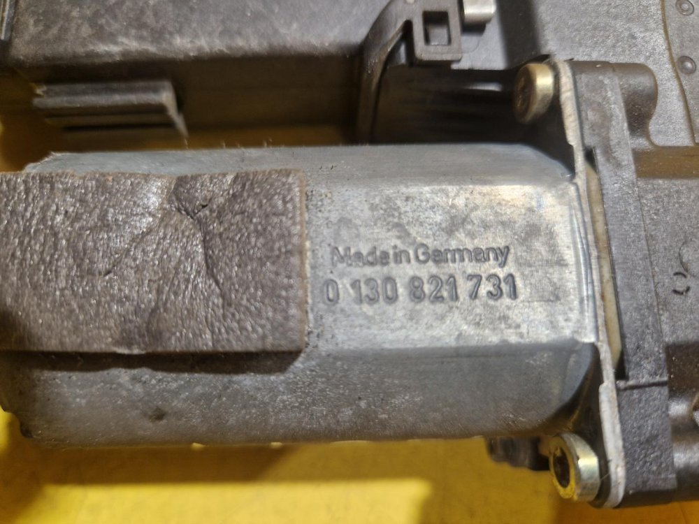 LEVÝ PŘEDNÍ MOTOREK STAHOVAČKY OKNA 130821731 S JEDNOTKOU - ŠKODA OCTAVIA I - 18674 LEVÝ PŘEDNÍ MOTOREK STAHOVAČKY OKNA 130821731 S JEDNOTKOU - ŠKODA OCTAVIA I - 18674