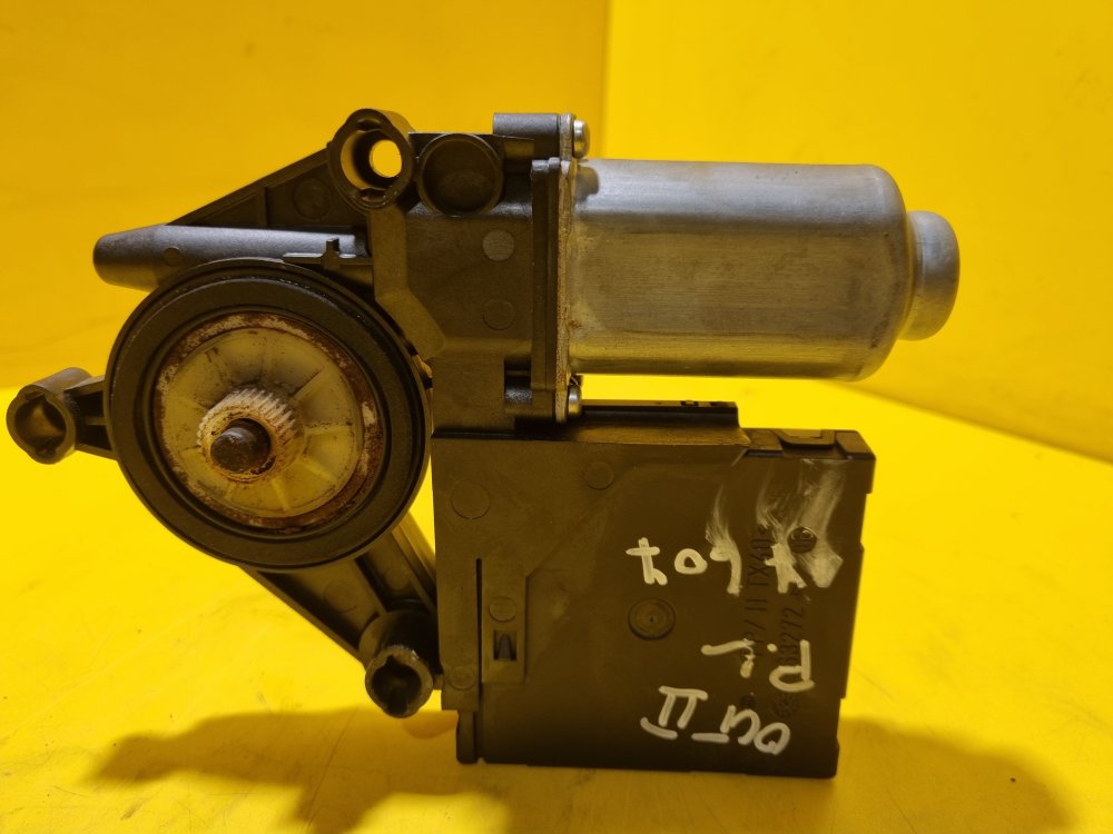 LEVÝ PŘEDNÍ MOTOREK STAHOVAČKY OKNA 1T0959701 S JEDNOTKOU 1K0959793C - ŠKODA OCTAVIA II / VW TOURAN I, PASSAT B6, GOLF V.../ SEAT ALTEA, TOLEDO... - 17607 LEVÝ PŘEDNÍ MOTOREK STAHOVAČKY OKNA 1T0959701 S JEDNOTKOU 1K0959793C - ŠKODA OCTAVIA II / VW TOURAN I, PASSAT B6, GOLF V.../ SEAT ALTEA, TOLEDO... - 17607