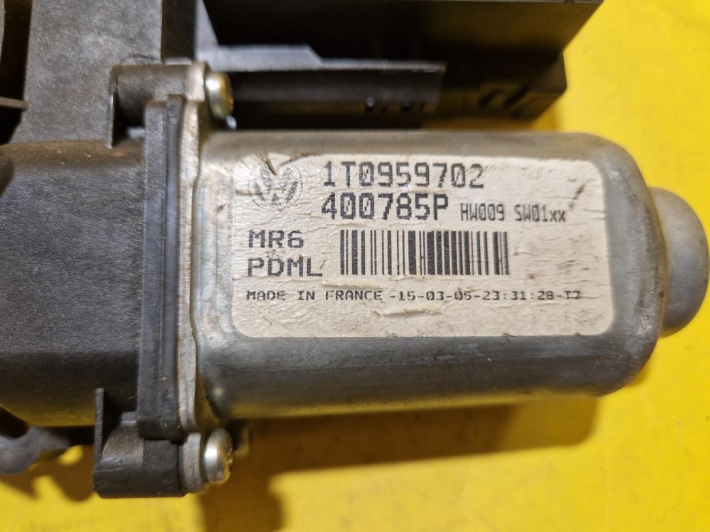 PRAVÝ PŘEDNÍ MOTOREK STAHOVAČKY OKNA 1T0959702 S JEDNOTKOU 1K0959792C - ŠKODA OCTAVIA II / VW TOURAN I, PASSAT B6, GOLF V.../ SEAT ALTEA, TOLEDO... - 18245 PRAVÝ PŘEDNÍ MOTOREK STAHOVAČKY OKNA 1T0959702 S JEDNOTKOU 1K0959792C - ŠKODA OCTAVIA II / VW TOURAN I, PASSAT B6, GOLF V.../ SEAT ALTEA, TOLEDO... - 18245