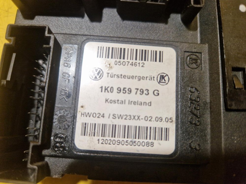 LEVÝ PŘEDNÍ MOTOREK STAHOVAČKY OKNA 1T0959701B S JEDNOTKOU 1K0959793G - ŠKODA OCTAVIA II / VW TOURAN I, PASSAT B6, GOLF V.../ SEAT ALTEA, TOLEDO... - 18672 LEVÝ PŘEDNÍ MOTOREK STAHOVAČKY OKNA 1T0959701B S JEDNOTKOU 1K0959793G - ŠKODA OCTAVIA II / VW TOURAN I, PASSAT B6, GOLF V.../ SEAT ALTEA, TOLEDO... - 18672