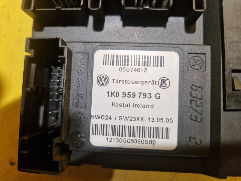 LEVÝ PŘEDNÍ MOTOREK STAHOVAČKY OKNA 1T0959701B S JEDNOTKOU 1K0959793G - ŠKODA OCTAVIA II / VW TOURAN I, PASSAT B6, GOLF V.../ SEAT ALTEA, TOLEDO... - 18680 LEVÝ PŘEDNÍ MOTOREK STAHOVAČKY OKNA 1T0959701B S JEDNOTKOU 1K0959793G - ŠKODA OCTAVIA II / VW TOURAN I, PASSAT B6, GOLF V.../ SEAT ALTEA, TOLEDO... - 18680