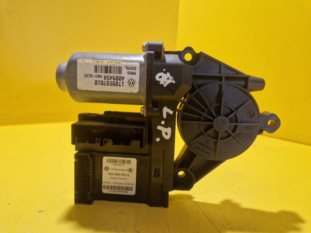 LEVÝ PŘEDNÍ MOTOREK STAHOVAČKY OKNA 1T0959701B S JEDNOTKOU 1K0959793G - ŠKODA OCTAVIA II / VW TOURAN I, PASSAT B6, GOLF V.../ SEAT ALTEA, TOLEDO... - 18680 LEVÝ PŘEDNÍ MOTOREK STAHOVAČKY OKNA 1T0959701B S JEDNOTKOU 1K0959793G - ŠKODA OCTAVIA II / VW TOURAN I, PASSAT B6, GOLF V.../ SEAT ALTEA, TOLEDO... - 18680