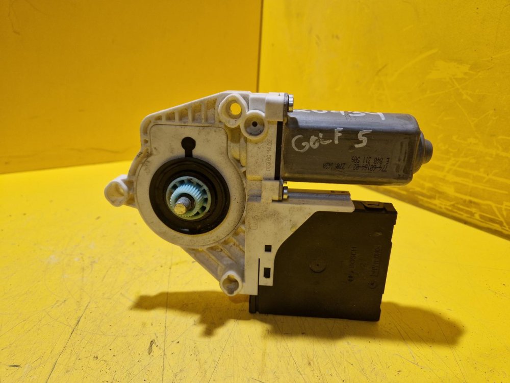 LEVÝ PŘEDNÍ MOTOREK STAHOVAČKY OKNA 1T0959701B S JEDNOTKOU 1K0959793G - ŠKODA OCTAVIA II / VW TOURAN I, PASSAT B6, GOLF V.../ SEAT ALTEA, TOLEDO... - 20439 LEVÝ PŘEDNÍ MOTOREK STAHOVAČKY OKNA 1T0959701B S JEDNOTKOU 1K0959793G - ŠKODA OCTAVIA II / VW TOURAN I, PASSAT B6, GOLF V.../ SEAT ALTEA, TOLEDO... - 20439