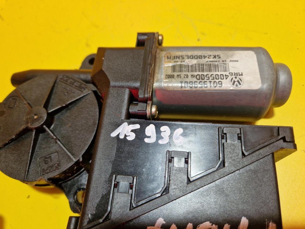 LEVÝ PŘEDNÍ MOTOREK STAHOVAČKY OKNA 6Q1959801 - ŠKODA FABIA I, FABIA II, ROOMSTER / VW POLO IV / SEAT IBIZA III, CORDOBA II - 15936 LEVÝ PŘEDNÍ MOTOREK STAHOVAČKY OKNA 6Q1959801 - ŠKODA FABIA I, FABIA II, ROOMSTER / VW POLO IV / SEAT IBIZA III, CORDOBA II - 15936