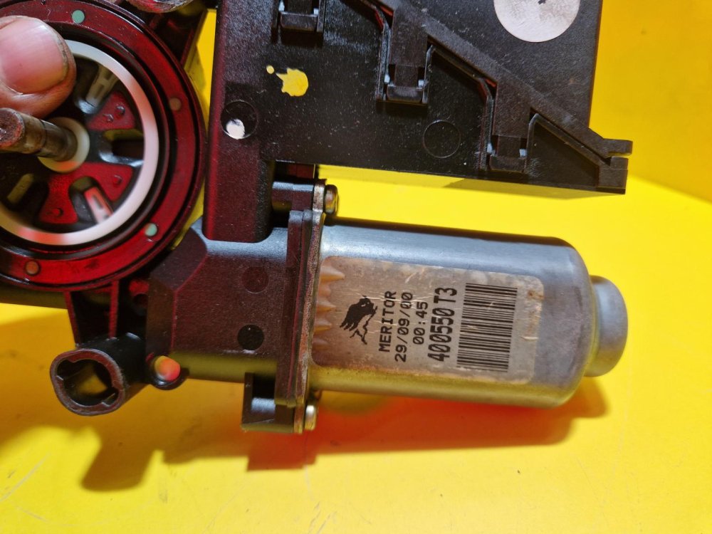 LEVÝ PŘEDNÍ MOTOREK STAHOVAČKY OKNA 6Q1959801 - ŠKODA FABIA I, FABIA II, ROOMSTER / VW POLO IV / SEAT IBIZA III, CORDOBA II - 15936 LEVÝ PŘEDNÍ MOTOREK STAHOVAČKY OKNA 6Q1959801 - ŠKODA FABIA I, FABIA II, ROOMSTER / VW POLO IV / SEAT IBIZA III, CORDOBA II - 15936