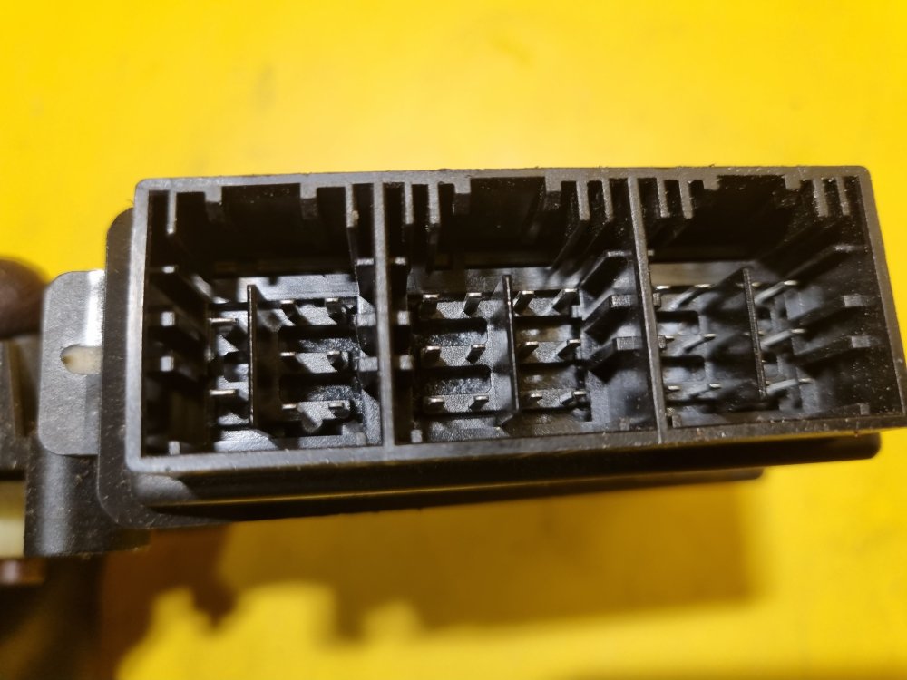 LEVÝ PŘEDNÍ MOTOREK STAHOVAČKY OKNA 6Q1959801 - ŠKODA FABIA I, FABIA II, ROOMSTER / VW POLO IV / SEAT IBIZA III, CORDOBA II - 17449 LEVÝ PŘEDNÍ MOTOREK STAHOVAČKY OKNA 6Q1959801 - ŠKODA FABIA I, FABIA II, ROOMSTER / VW POLO IV / SEAT IBIZA III, CORDOBA II - 17449