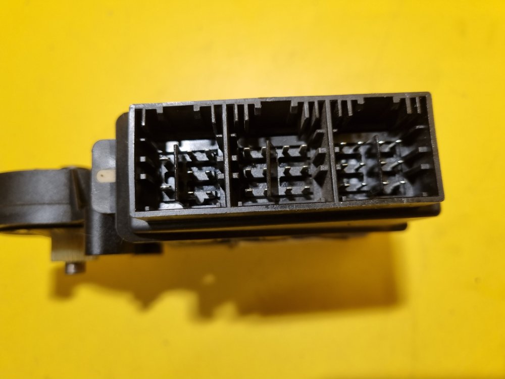 LEVÝ PŘEDNÍ MOTOREK STAHOVAČKY OKNA 6Q1959801A - ŠKODA FABIA I, FABIA II, ROOMSTER / VW POLO IV / SEAT IBIZA III, CORDOBA II - 17658 LEVÝ PŘEDNÍ MOTOREK STAHOVAČKY OKNA 6Q1959801A - ŠKODA FABIA I, FABIA II, ROOMSTER / VW POLO IV / SEAT IBIZA III, CORDOBA II - 17658