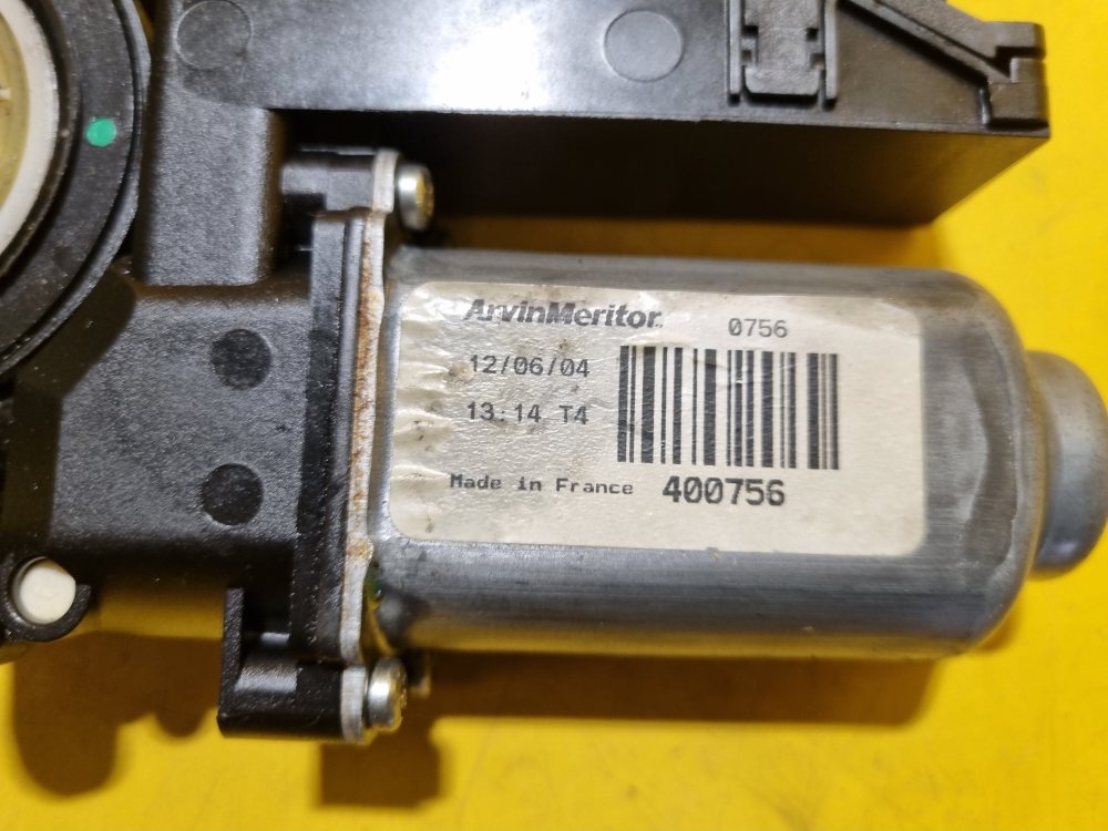 LEVÝ PŘEDNÍ MOTOREK STAHOVAČKY OKNA 6Q1959801A - ŠKODA FABIA I, FABIA II, ROOMSTER / VW POLO IV / SEAT IBIZA III, CORDOBA II - 17658 LEVÝ PŘEDNÍ MOTOREK STAHOVAČKY OKNA 6Q1959801A - ŠKODA FABIA I, FABIA II, ROOMSTER / VW POLO IV / SEAT IBIZA III, CORDOBA II - 17658