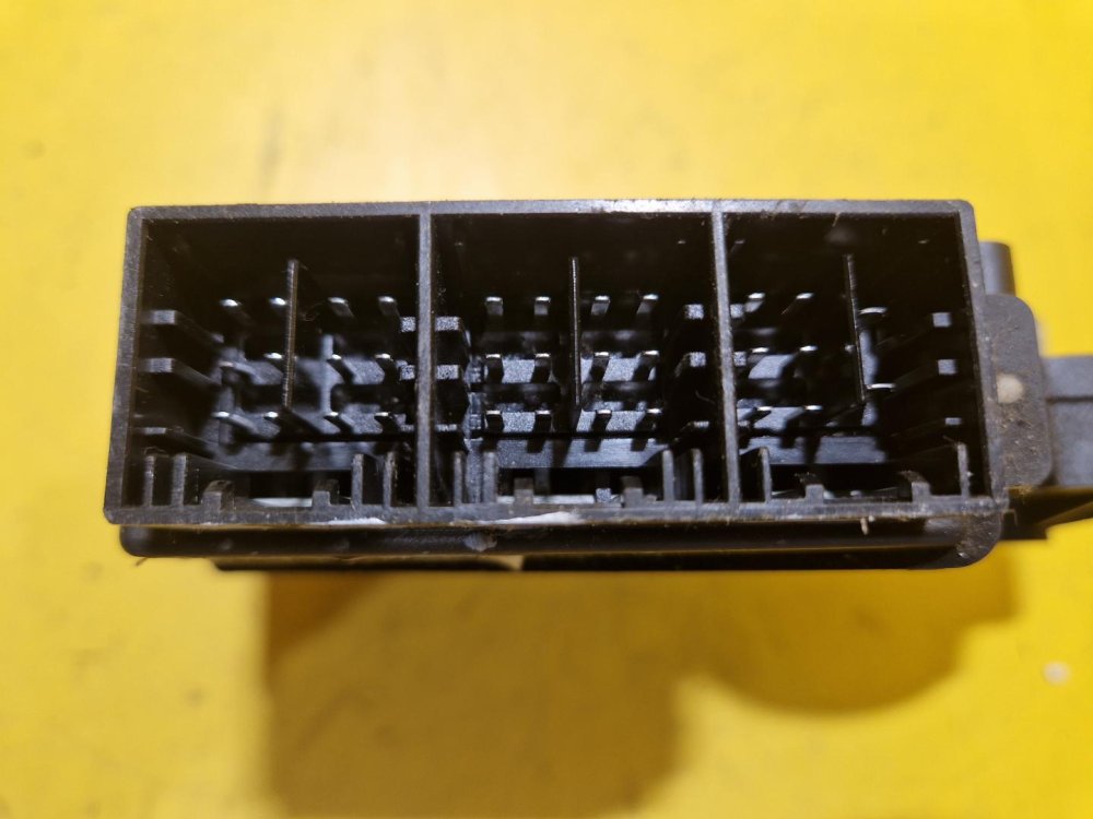 LEVÝ PŘEDNÍ MOTOREK STAHOVAČKY OKNA 6Q1959801A - ŠKODA FABIA I, FABIA II, ROOMSTER / VW POLO IV / SEAT IBIZA III, CORDOBA II - 18247 LEVÝ PŘEDNÍ MOTOREK STAHOVAČKY OKNA 6Q1959801A - ŠKODA FABIA I, FABIA II, ROOMSTER / VW POLO IV / SEAT IBIZA III, CORDOBA II - 18247