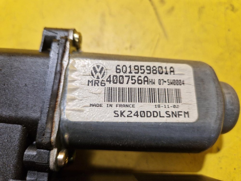 LEVÝ PŘEDNÍ MOTOREK STAHOVAČKY OKNA 6Q1959801A - ŠKODA FABIA I, FABIA II, ROOMSTER / VW POLO IV / SEAT IBIZA III, CORDOBA II - 18249 LEVÝ PŘEDNÍ MOTOREK STAHOVAČKY OKNA 6Q1959801A - ŠKODA FABIA I, FABIA II, ROOMSTER / VW POLO IV / SEAT IBIZA III, CORDOBA II - 18249