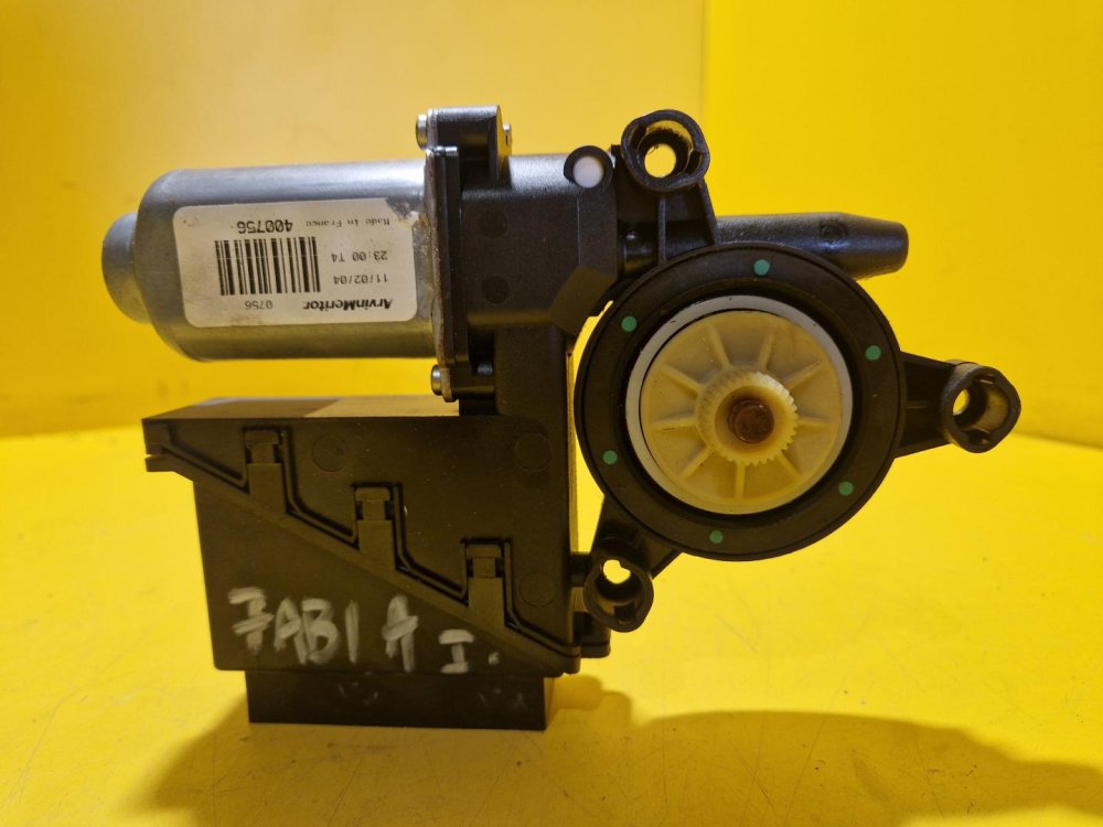 LEVÝ PŘEDNÍ MOTOREK STAHOVAČKY OKNA 6Q1959801A - ŠKODA FABIA I, FABIA II, ROOMSTER / VW POLO IV / SEAT IBIZA III, CORDOBA II - 18346