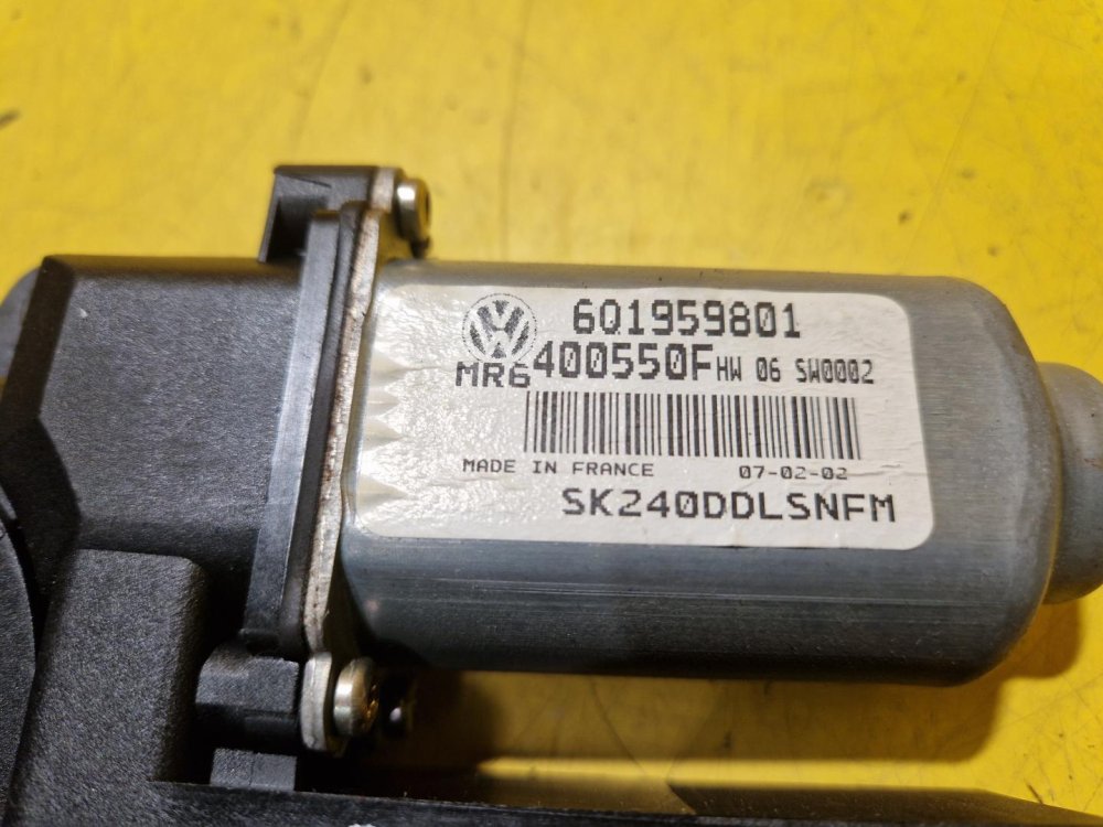 LEVÝ PŘEDNÍ MOTOREK STAHOVAČKY OKNA 6Q1959801A - ŠKODA FABIA I, FABIA II, ROOMSTER / VW POLO IV / SEAT IBIZA III, CORDOBA II - 20436 LEVÝ PŘEDNÍ MOTOREK STAHOVAČKY OKNA 6Q1959801A - ŠKODA FABIA I, FABIA II, ROOMSTER / VW POLO IV / SEAT IBIZA III, CORDOBA II - 20436