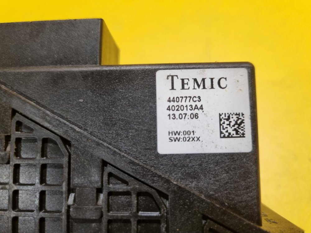 LEVÝ PŘEDNÍ MOTOREK STAHOVAČKY OKNA 6Y0959811 - ŠKODA FABIA I, FABIA II, ROOMSTER / VW POLO IV / SEAT IBIZA III, CORDOBA II - 17687 LEVÝ PŘEDNÍ MOTOREK STAHOVAČKY OKNA 6Y0959811 - ŠKODA FABIA I, FABIA II, ROOMSTER / VW POLO IV / SEAT IBIZA III, CORDOBA II - 17687