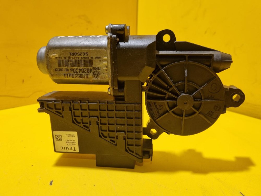 LEVÝ PŘEDNÍ MOTOREK STAHOVAČKY OKNA 6Y0959811 - ŠKODA FABIA I, FABIA II, ROOMSTER / VW POLO IV / SEAT IBIZA III, CORDOBA II - 17687 LEVÝ PŘEDNÍ MOTOREK STAHOVAČKY OKNA 6Y0959811 - ŠKODA FABIA I, FABIA II, ROOMSTER / VW POLO IV / SEAT IBIZA III, CORDOBA II - 17687