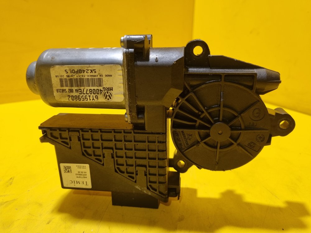 LEVÝ PŘEDNÍ MOTOREK STAHOVAČKY OKNA 6Y195802 - ŠKODA FABIA I, FABIA II, ROOMSTER / VW POLO IV / SEAT IBIZA III, CORDOBA II - 17613