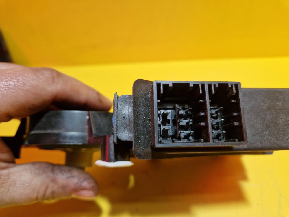 LEVÝ PŘEDNÍ MOTOREK STAHOVAČKY OKNA 6Y1959801 - ŠKODA FABIA I, FABIA II, ROOMSTER / VW POLO IV / SEAT IBIZA III, CORDOBA II - 15937