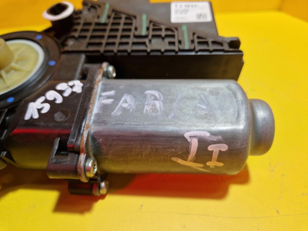 LEVÝ PŘEDNÍ MOTOREK STAHOVAČKY OKNA 6Y1959801 - ŠKODA FABIA I, FABIA II, ROOMSTER / VW POLO IV / SEAT IBIZA III, CORDOBA II - 15937