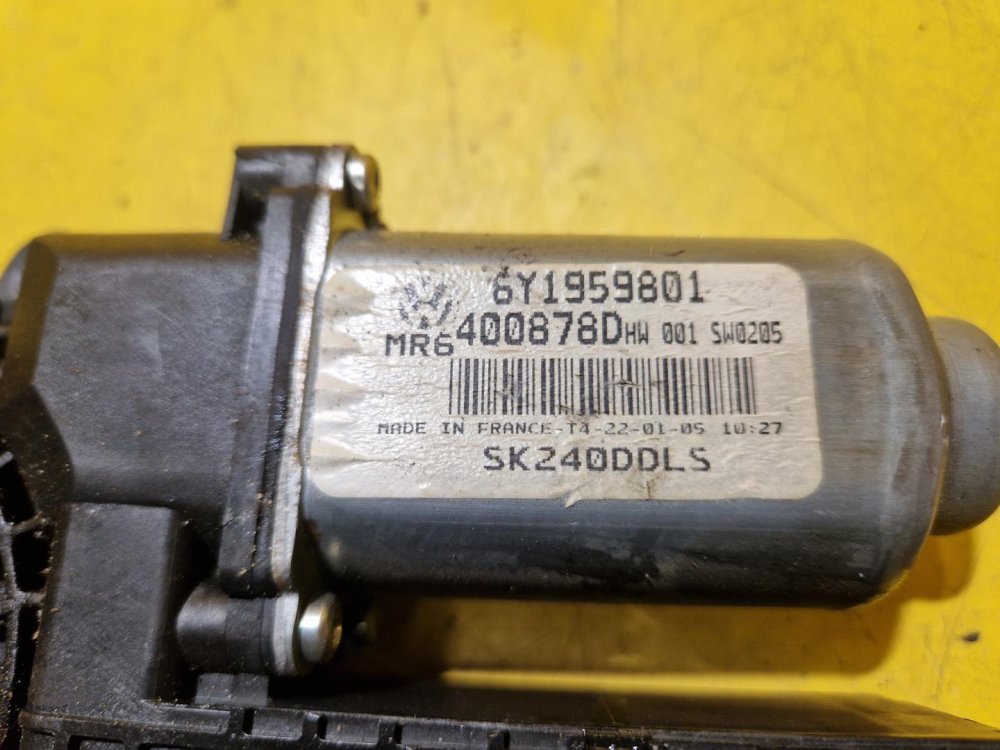 LEVÝ PŘEDNÍ MOTOREK STAHOVAČKY OKNA 6Y1959801 - ŠKODA FABIA I, FABIA II, ROOMSTER / VW POLO IV / SEAT IBIZA III, CORDOBA II - 19448 LEVÝ PŘEDNÍ MOTOREK STAHOVAČKY OKNA 6Y1959801 - ŠKODA FABIA I, FABIA II, ROOMSTER / VW POLO IV / SEAT IBIZA III, CORDOBA II - 19448