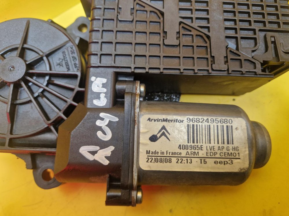 LEVÝ PŘEDNÍ MOTOREK STAHOVAČKY OKNA S JEDNOTKOU 9682495680 CITROEN C4 PICASSO I, C4 GRAND PICASSO I - 16039 LEVÝ PŘEDNÍ MOTOREK STAHOVAČKY OKNA S JEDNOTKOU 9682495680 CITROEN C4 PICASSO I, C4 GRAND PICASSO I - 16039