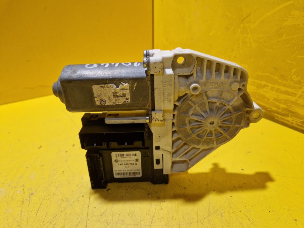LEVÝ PŘEDNÍ MOTOREK STAHOVAČKY OKNA S JEDNOTKOU 1K0959793Q - ŠKODA OCTAVIA II / VW TOURAN I, TIGUAN, GOLF V.../ SEAT LEON - 20440 LEVÝ PŘEDNÍ MOTOREK STAHOVAČKY OKNA S JEDNOTKOU 1K0959793Q - ŠKODA OCTAVIA II / VW TOURAN I, TIGUAN, GOLF V.../ SEAT LEON - 20440