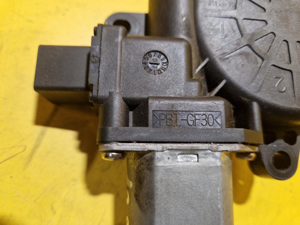 LEVÝ PŘEDNÍ MOTOREK STAHOVAČKY OKNA - MAZDA 6 II GH (2007-2013) - 18345 LEVÝ PŘEDNÍ MOTOREK STAHOVAČKY OKNA - MAZDA 6 II GH (2007-2013) - 18345