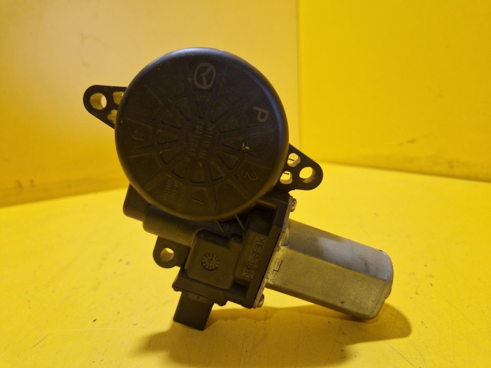 LEVÝ PŘEDNÍ MOTOREK STAHOVAČKY OKNA - MAZDA 6 II GH (2007-2013) - 18345 LEVÝ PŘEDNÍ MOTOREK STAHOVAČKY OKNA - MAZDA 6 II GH (2007-2013) - 18345