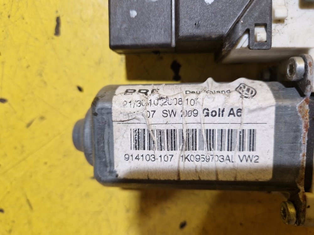 LEVÝ ZADNÍ MOTOREK STAHOVAČKY OKNA 1K0959703AL - VW GOLF VI - 20441