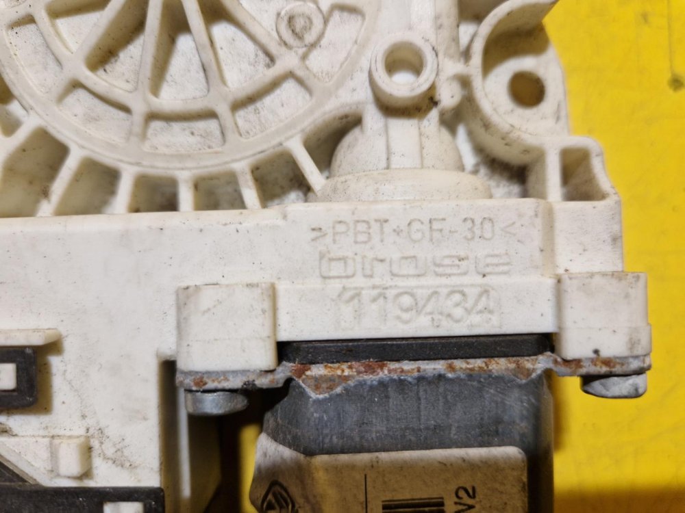 LEVÝ ZADNÍ MOTOREK STAHOVAČKY OKNA 1K0959703AL - VW GOLF VI - 20441