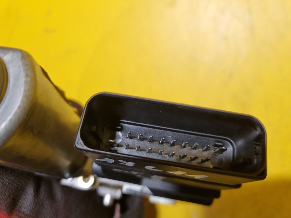 LEVÝ ZADNÍ MOTOREK STAHOVAČKY OKNA S JEDNOTKOU 1K0959703B - ŠKODA OCTAVIA II / VW TOURAN, GOLF V... / SEAT ALTEA, TOLEDO III... - 21296 LEVÝ ZADNÍ MOTOREK STAHOVAČKY OKNA S JEDNOTKOU 1K0959703B - ŠKODA OCTAVIA II / VW TOURAN, GOLF V... / SEAT ALTEA, TOLEDO III... - 21296