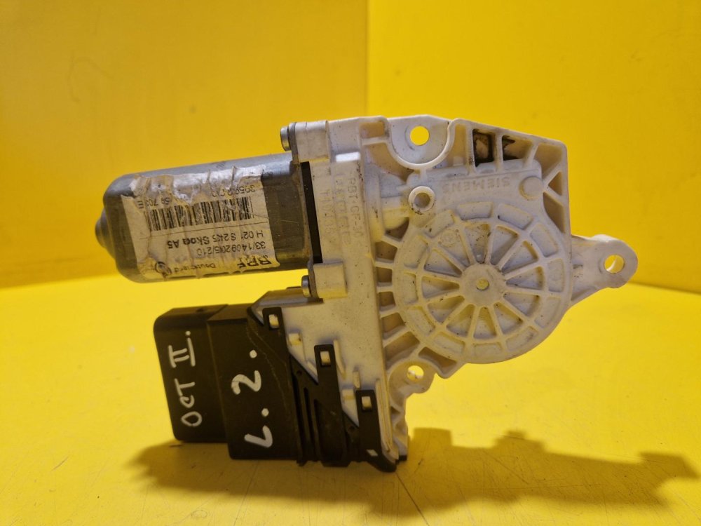 LEVÝ ZADNÍ MOTOREK STAHOVAČKY OKNA 1K0959703E - ŠKODA OCTAVIA II / VW TOURAN, GOLF V... / SEAT ALTEA, TOLEDO III... - 18681 LEVÝ ZADNÍ MOTOREK STAHOVAČKY OKNA 1K0959703E - ŠKODA OCTAVIA II / VW TOURAN, GOLF V... / SEAT ALTEA, TOLEDO III... - 18681