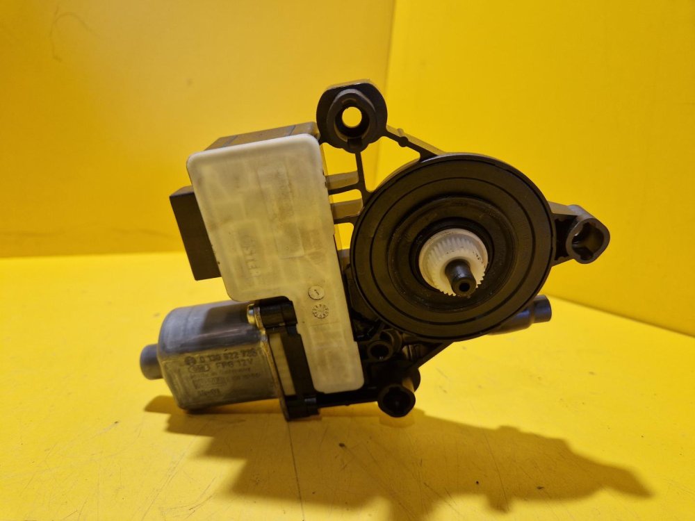 LEVÝ ZADNÍ MOTOREK STAHOVAČKY OKNA S JEDNOTKOU 5Q0959811A - ŠKODA OCTAVIA III, SUPERB III, FABIA III, RAPID / VW TIGUAN II, GOLF VII, PASSAT B8 - 19545 LEVÝ ZADNÍ MOTOREK STAHOVAČKY OKNA S JEDNOTKOU 5Q0959811A - ŠKODA OCTAVIA III, SUPERB III, FABIA III, RAPID / VW TIGUAN II, GOLF VII, PASSAT B8 - 19545