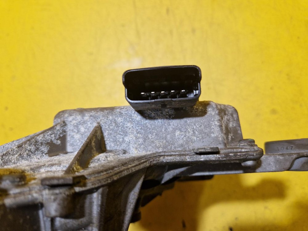 LEVÝ PŘEDNÍ MOTOREK STĚRAČŮ - 53630337 - CITROEN C4 PICASSO I - 20534