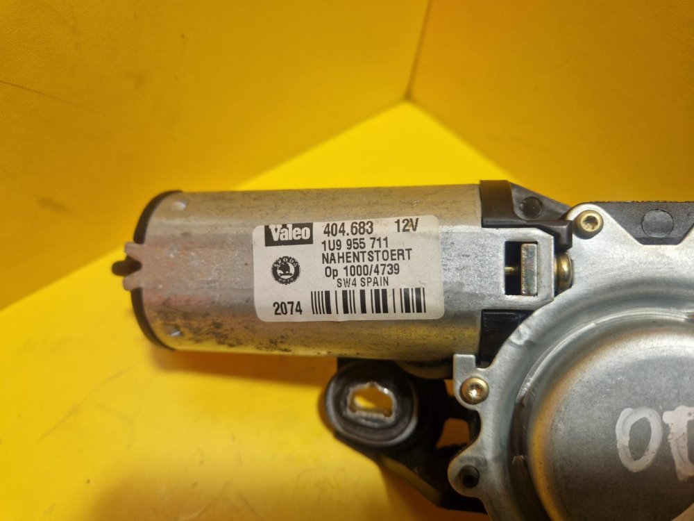 MOTOREK ZADNÍHO STĚRAČE 1U9955711 ŠKODA OCTAVIA I KOMBI - 16038 MOTOREK ZADNÍHO STĚRAČE 1U9955711 ŠKODA OCTAVIA I KOMBI - 16038