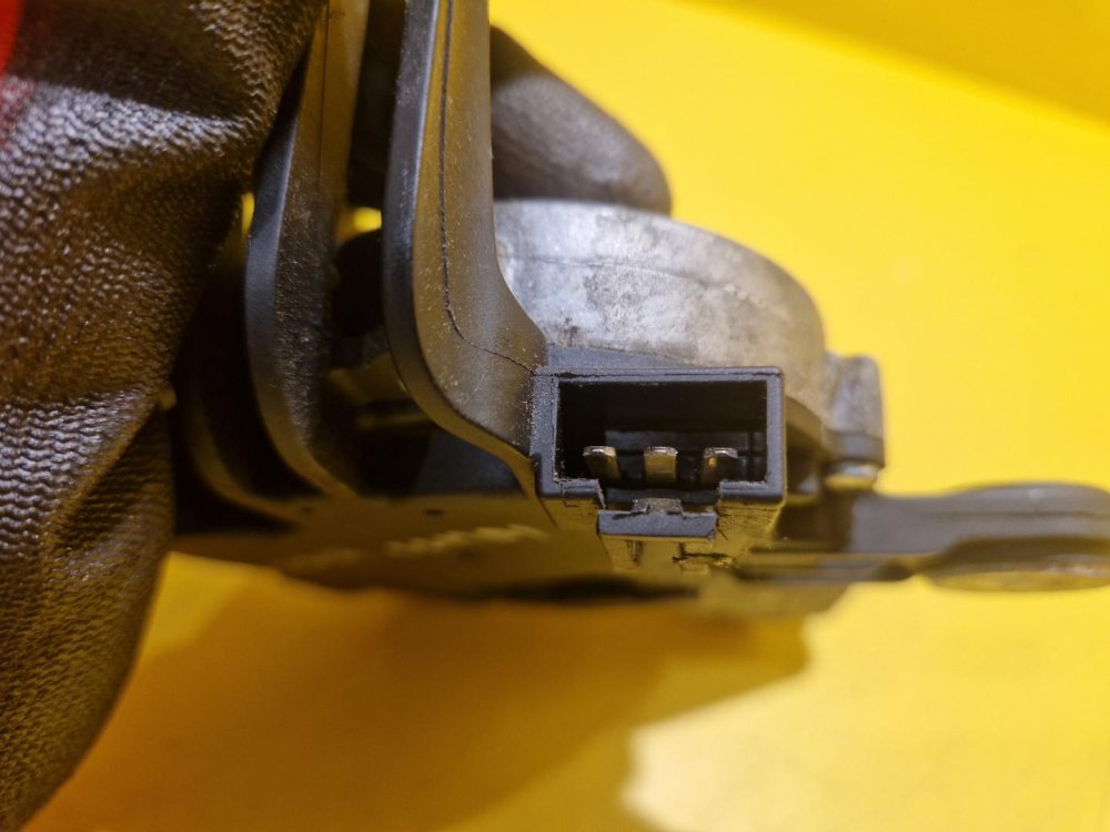 MOTOREK ZADNÍHO STĚRAČE - 13105981 - OPEL ASTRA H KOMBI / HATCHBACK - 18677 MOTOREK ZADNÍHO STĚRAČE - 13105981 - OPEL ASTRA H KOMBI / HATCHBACK - 18677