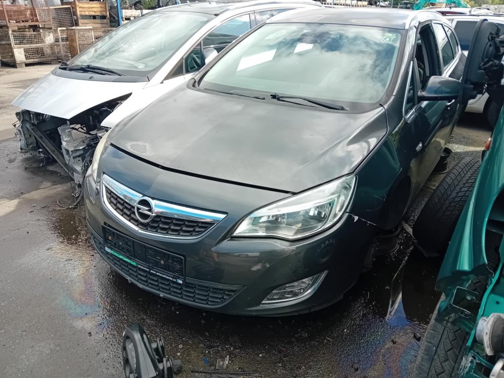 Opel Astra J 1.3 DT ( A13DTE ) 70kW r.2011 šedá Z177 na náhradní díly