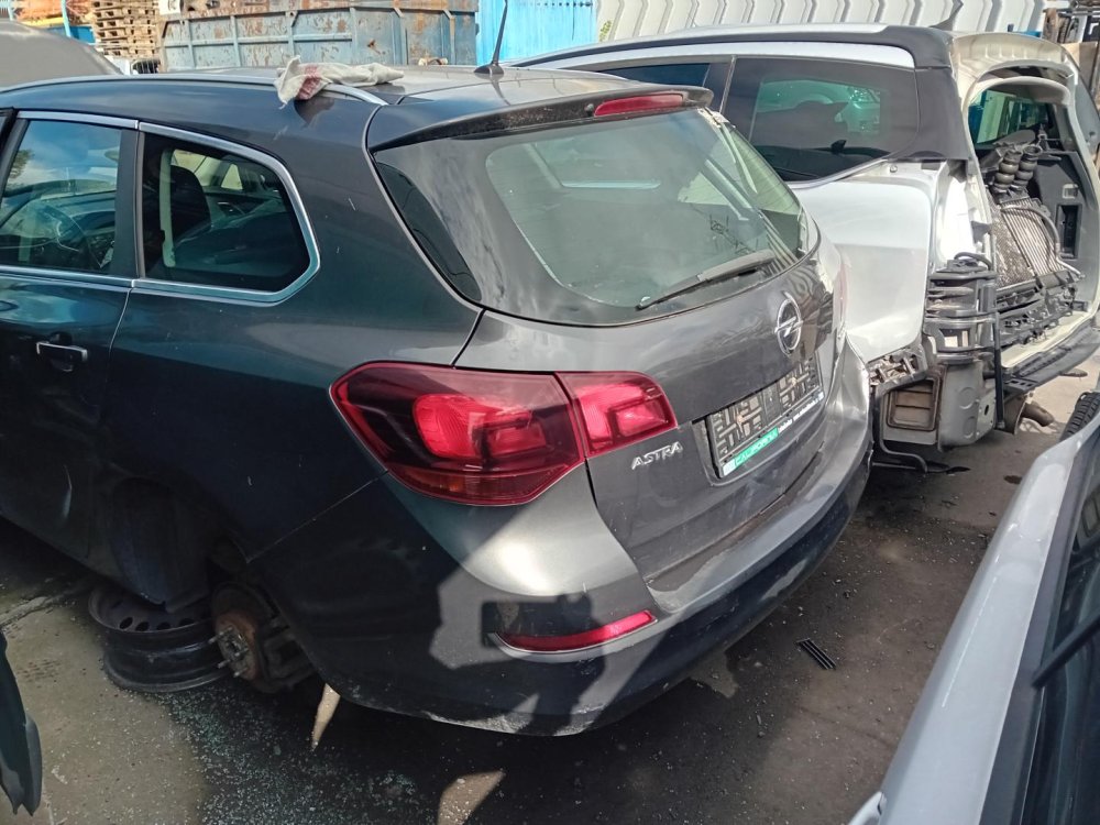 Opel Astra J 1.3 DT ( A13DTE ) 70kW r.2011 šedá Z177 na náhradní díly