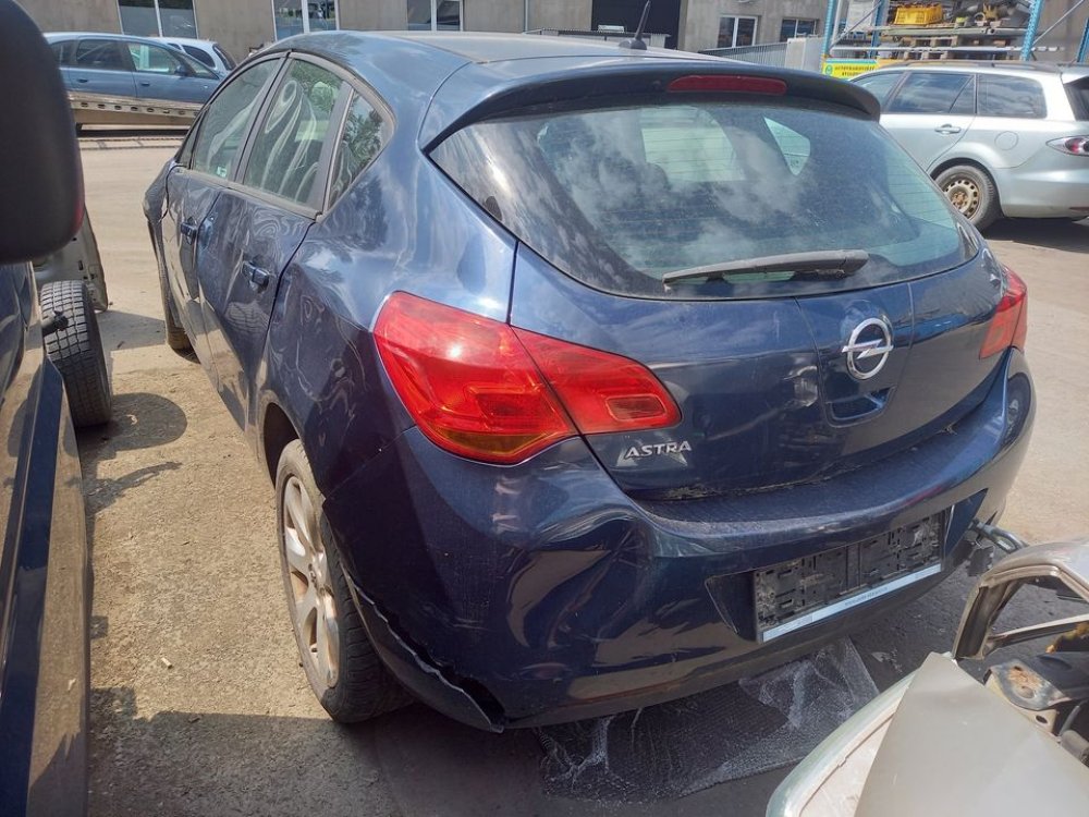 Opel Astra J 1.4 ( A14XER ) 74kW r.2012 modrá Z22A na náhradní díly