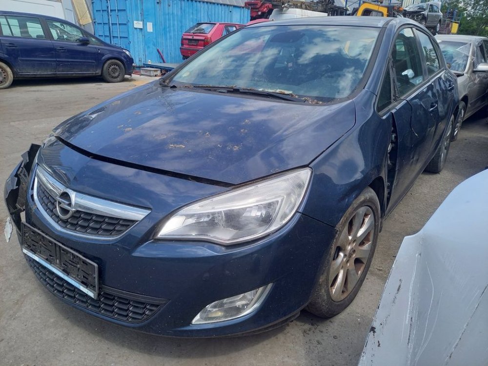 Opel Astra J 1.4 ( A14XER ) 74kW r.2012 modrá Z22A na náhradní díly