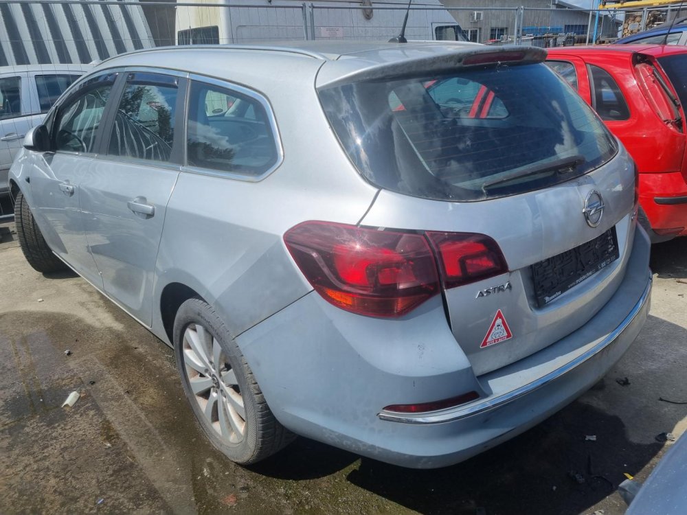 Opel Astra J 1.6 CDTI ( B16DTL ) 81kW r.2016 stříbrná Z176 na náhradní díly
