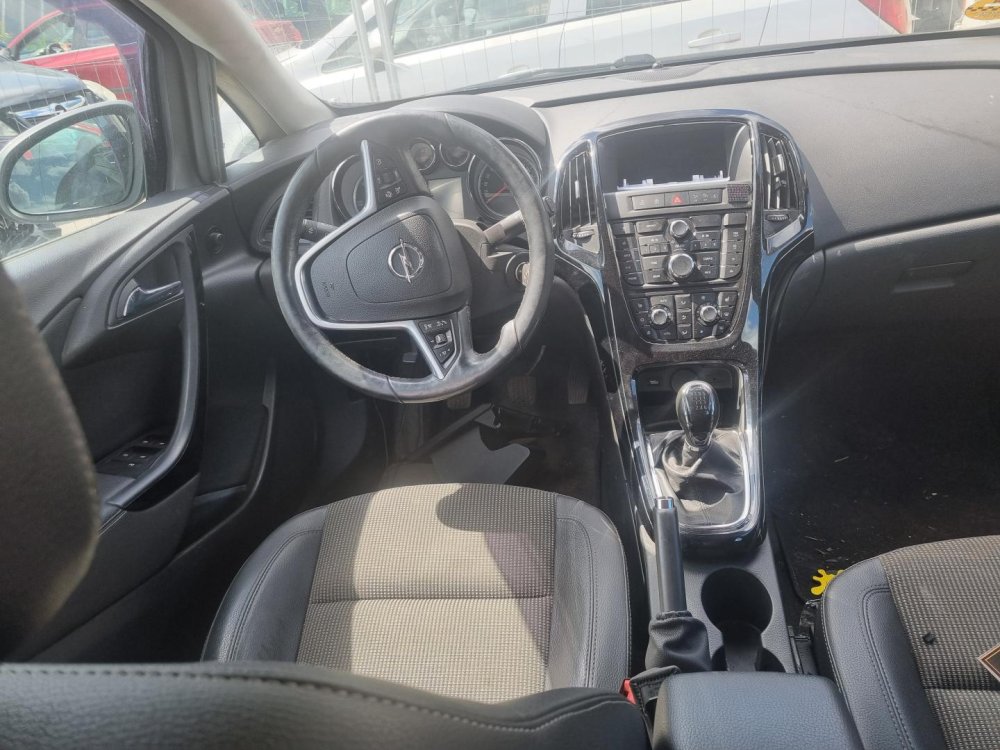 Opel Astra J 1.6 CDTI ( B16DTL ) 81kW r.2016 stříbrná Z176 na náhradní díly